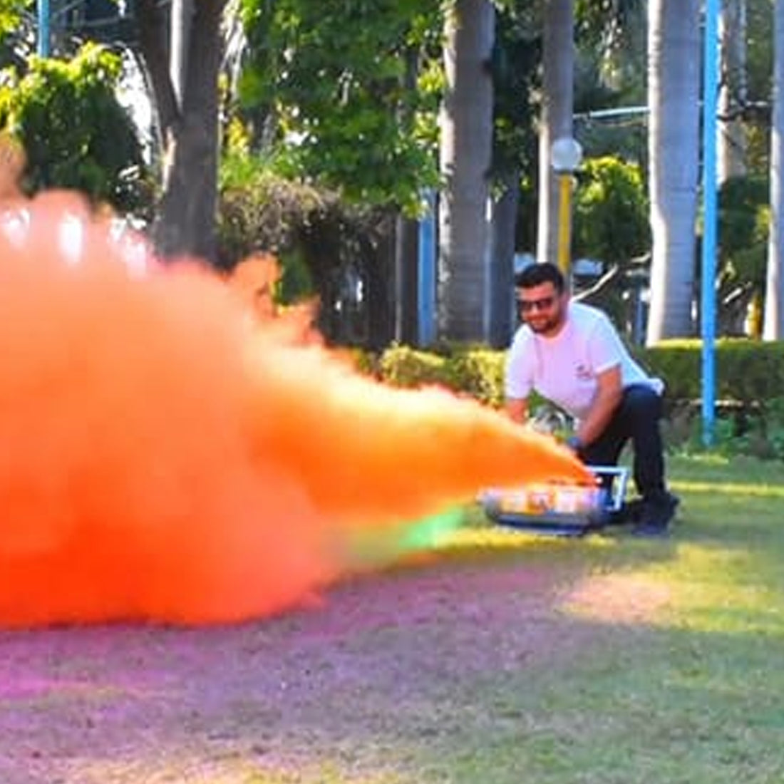 Thunder 4 Super Jet Gulal Spray Cylinder for Holi Celebration, Weddings, Photoshoots.