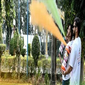 Tota Thunder Single tJet Holi Colour Cloud Gadget-Two Colors One Time Use Holi Cylinder - 4 Kg Natural and Herbal Gulal for Holi and Photoshoots